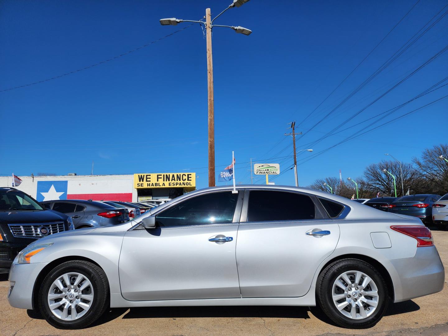 2013 GRAY Nissan Altima 2.5 S (1N4AL3AP2DN) with an 2.5L L4 DOHC 16V engine, AUTO transmission, located at 2660 S.Garland Avenue, Garland, TX, 75041, (469) 298-3118, 32.885551, -96.655602 - Welcome to DallasAutos4Less, one of the Premier BUY HERE PAY HERE Dealers in the North Dallas Area. We specialize in financing to people with NO CREDIT or BAD CREDIT. We need proof of income, proof of residence, and a ID. Come buy your new car from us today!! This is a very clean 2013 NISSAN ALTI - Photo#6